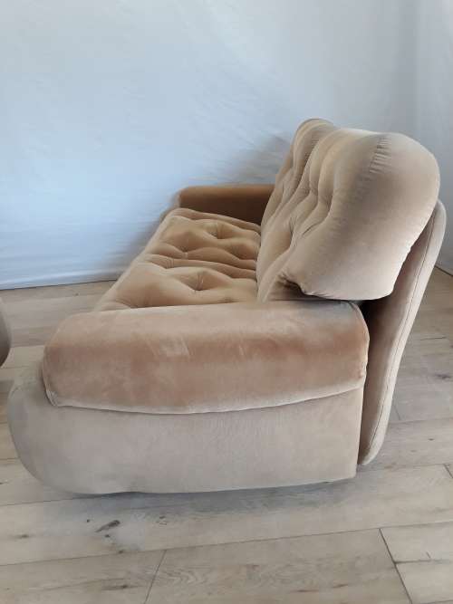 A fantastic comfortable two piece lounge suite, perfect in informal lounges!