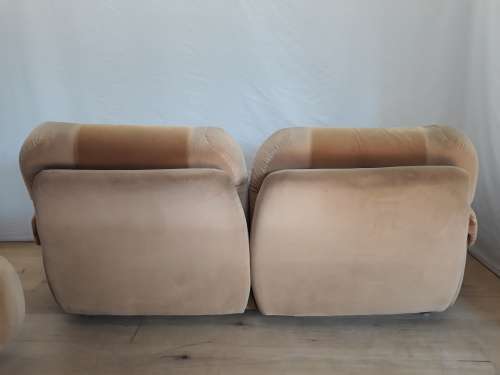 A fantastic comfortable two piece lounge suite, perfect in informal lounges!