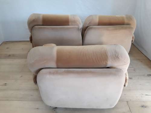 A fantastic comfortable two piece lounge suite, perfect in informal lounges!