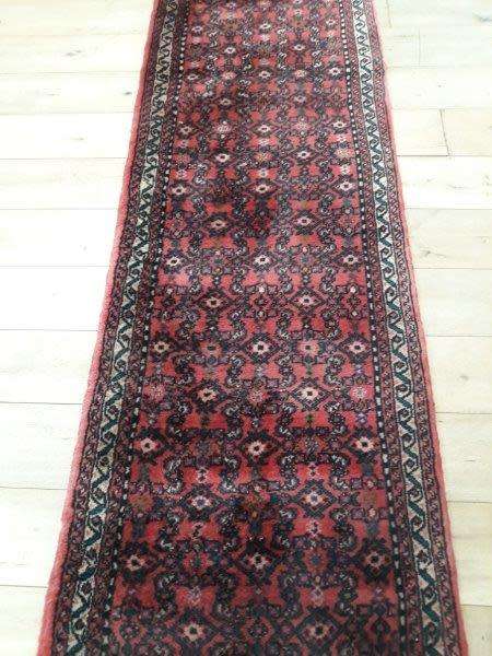 A stylish Hossenabad Persian runner carpet (80cm x 397cm).