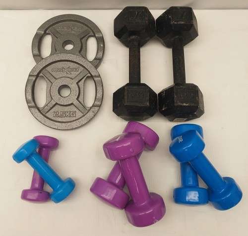 An awesome collection of assorted gym dumbbells and weights ranging in weights between 1kg and 7.5kg