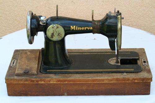 MINERVA M16E SEWING MACHINE - RARE AND DIFFERENT TO THE EVERYDAY SINGER SEWING MACHINES YOU FIND...