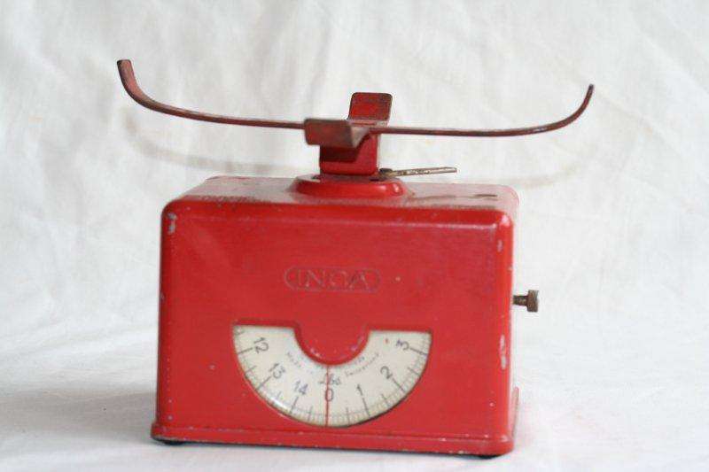 1939 INCA SCALE MADE IN SWITZERLAND - WORKS PERFECTLY - VERY NICE CONDITION!