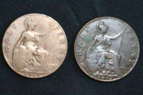TWO RARE 1913 HALF PENNY COINS!!! THIS SPECIFIC DATE RARE AND COLLECTABLE