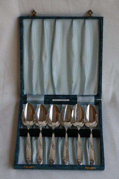 A STUNNING EPNS HALLMARKED TEASPOON SET IN THE ORIGINAL BOX!!! VERY COLLECTABLE...