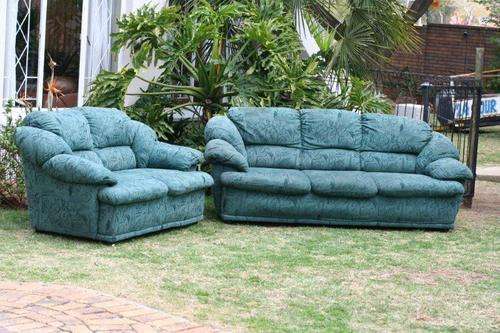 A VERY BEAUTIFUL TWO PIECE LOUNGE SUITE - 2 SEATER AND 3 SEATER!!! GREAT CONDITION AND VERY NICE!