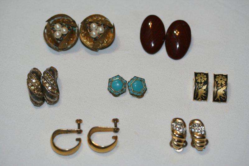 ***JOB LOT*** STUNNING VINTAGE EARINGS!!! AWESOME GIFT FOR SOMEONE (OR YOURSELF)... 1 BID FOR ALL...