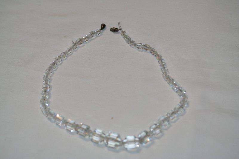 A VERY BEAUTIFUL VINTAGE NECKLACE!!!  STUNNING PIECE IN EXCELLENT CONDITION...