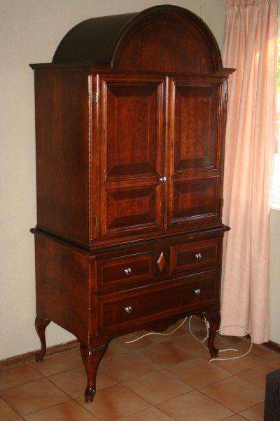 A STUNNING ART-DECO STYLE TV CABINET... VERY AWESOME PIECE OF FURNITURE!!!