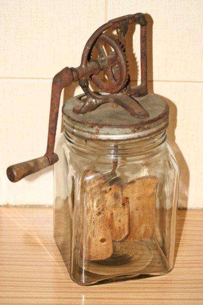 A STUNNING VINTAGE DAISY BUTTER CHURN!!! THEY ARE BECOMING SO SCARCE - HUGELY COLLECTABLE....