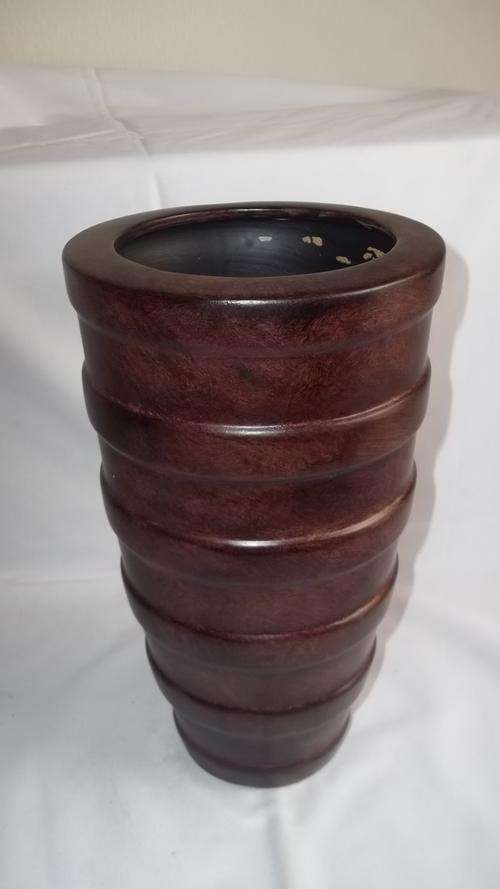 STUNNING BROWN CERAMIC VASE = IDEAL FOR A LARGE BUNCH OF FLOWERS