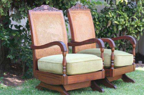 A PAIR OF STUNNING VINTAGE ROCKING CHAIRS IN FANTASTIC CONDITION! SOMETHING TO OWN... BID PER CHAIR!