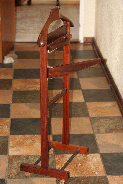 AWESOME 'MR JEEVES' CLOTHING VALET STAND IN EXCELLENT CONDITION!!! THIS IS VERY COOL...