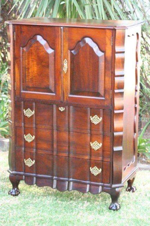 AWESOME BALL & CLAW CABINET WITH DRAWERS!!! STUNNING FURNITURE IN FANTASTIC CONDITION!!!
