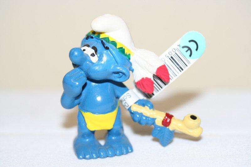 COLLECTABLE PEYO "INDIAN PEACE PIPE SMURF" MADE BY SCHLEICH CHINA