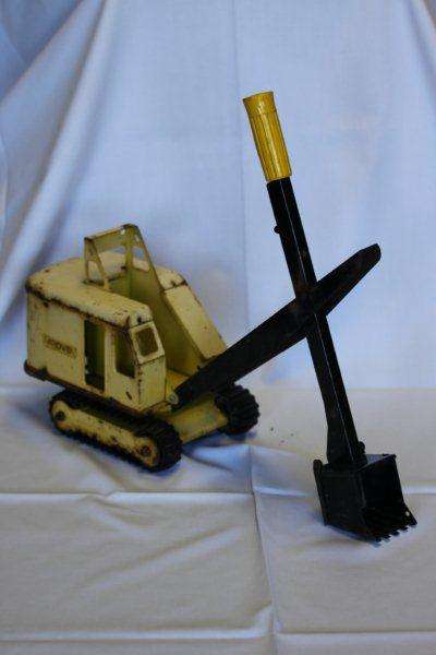 VERY RARE LARGE, SWIVEL SHOVEL TRUCK STILL WITH THE ORIGINAL TRACKS - AWESOME AND COLLECTIBLE!!!
