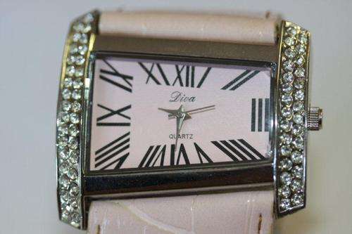 WOW!!! AWESOME LADIES DIVA QUARTZ WATCH!!! WORKING...