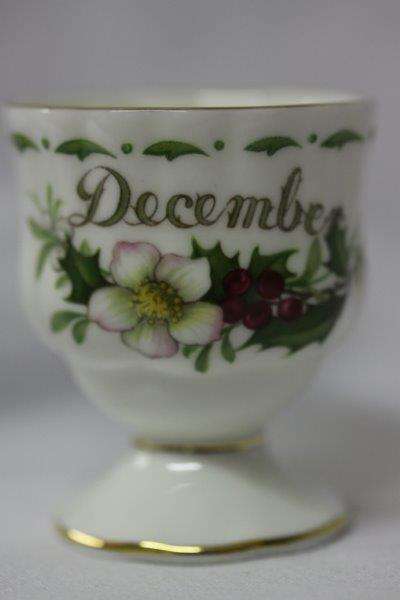 AN EXQUISITE ROYAL ALBERT "FLOWER OF THE MONTH SERIES" DECEMBER EGG CUP - BEAUTIFUL DESIGN!!!