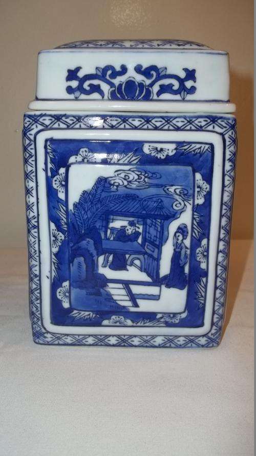 WOW!!! MAGNIFICENT HAND PAINTED JAPANESE PORCELAIN TEA JAR  WITH A LID IN PERFECT CONDITION