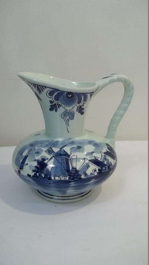 STUNNING DELFT OF HOLLAND HAND PAINTED CERAMIC WATER JUG IN MINT CONDITION - STUNNING