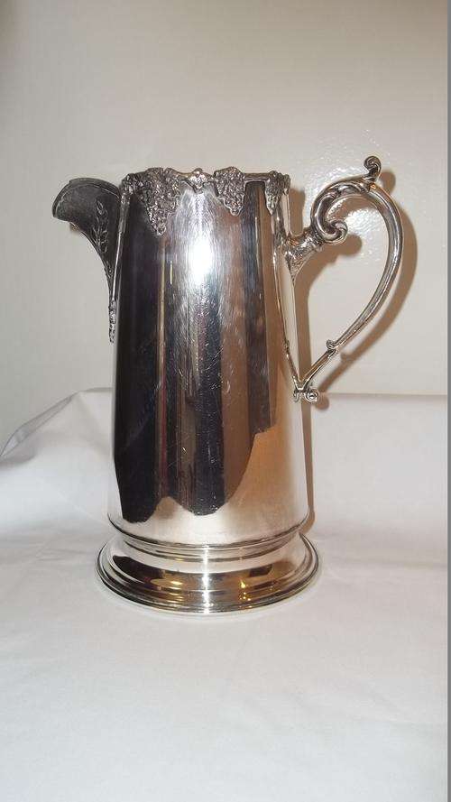 MAGNIFICENT VINTAGE SERANCO EPNS SILVER PLATED WATER JUG WITH ICE LIP AND STUNNING DETAILING