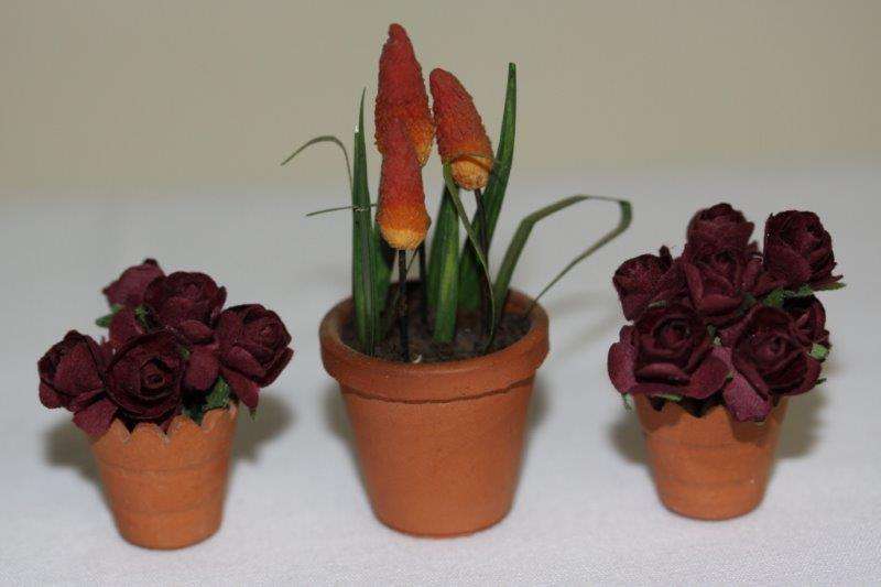 AWESOME VINTAGE DOLL HOUSE POT PLANTS WITH FANTASTIC DETAIL!!! THIS IS AWESOME FURNITURE