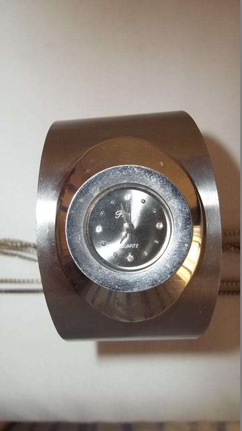 AWESOME THICK BRACELET STYLE LADIES FASHION WATCH - THIS IS A NICE LOOKING WATCH