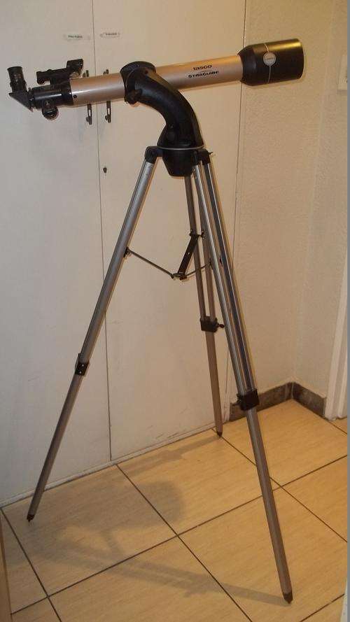 STUNNING TASCO STARGUIDE 60 TELESCOPE WITH A 10mm AND A 20mm FOCAL LENGTH EYEPIECE