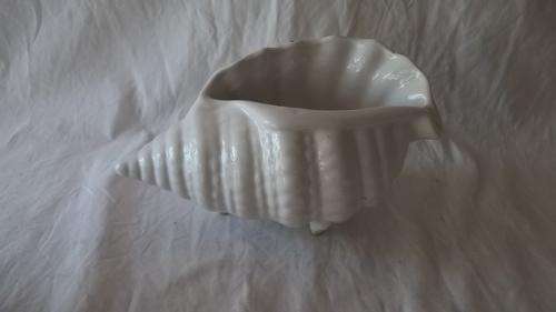 A STUNNING ORIGINAL FAIARTE WHITE CERAMIC SHELL - IT IS A BEAUTIFUL PIECE!!!