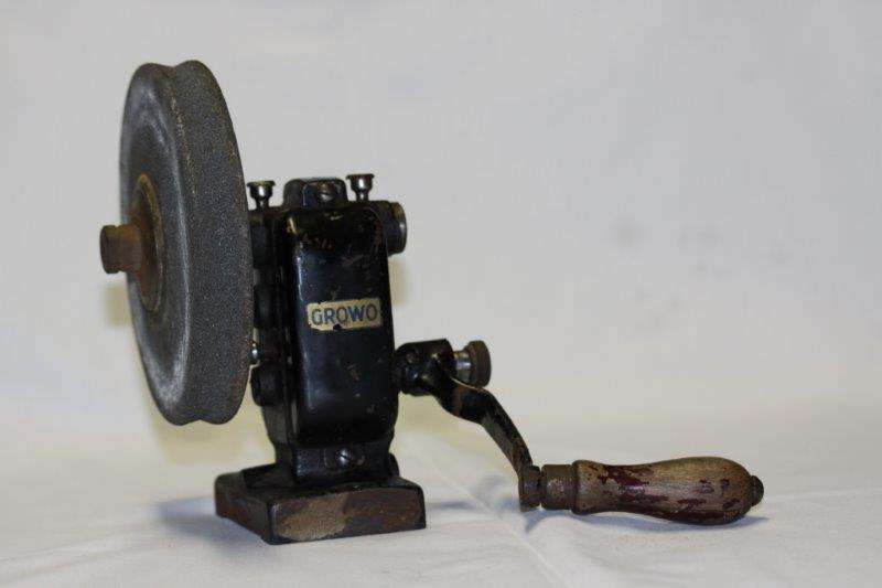 STUNNING ANTIQUE GROWO GRINDING STONE / GRINDING WHEEL/ WET STONE /KNIFE SHARPENING STONE! AWESOME!