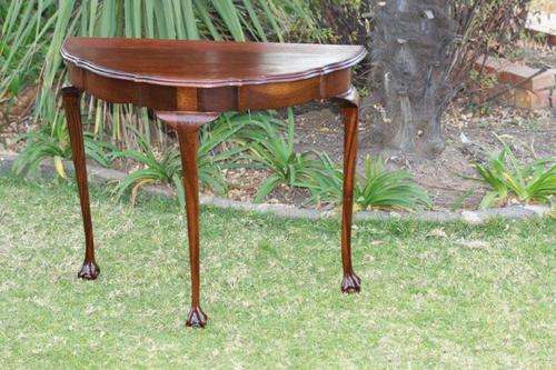 A GORGEOUS BALL&CLAW HALF-MOON TABLE IN FANTASTIC CONDITION!!! WOW!!! THIS IS BEAUTIFUL!!!