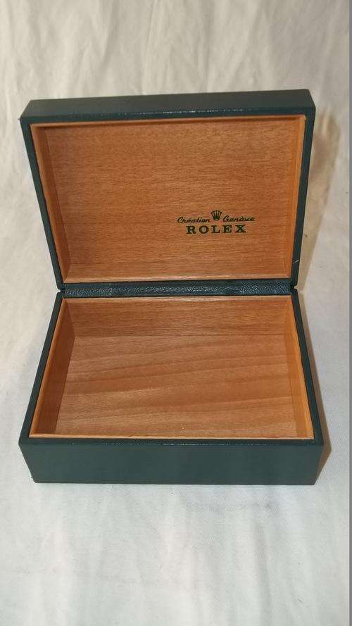A STUNNING ORIGINAL GREEN ROLEX WATCH BOX WITH A WOODEN LINING WITH GREEN AND GOLD LOGO'S WOW!!!!!!!