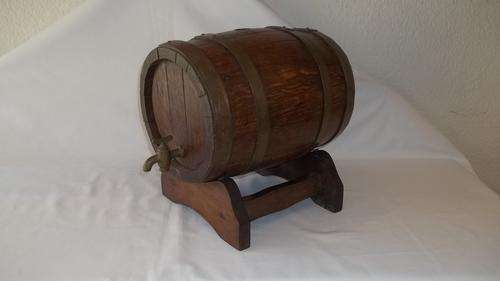 WOW!!! A FANTASTIC VINTAGE WOODEN OAK WINE KEG WITH BRASS BARREL RINGS AND TAP - THIS IS AWESOME!!!