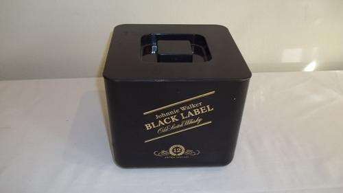 A STUNNING JOHNNIE WALKER BLACK LABEL SCOTCH WHISKEY LIDDED ICE BUCKET WITH DRIP-TRAY INNER