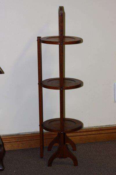 A STUNNING ANTIQUE OAK POT STAND IN FANTASTIC CONDITION!!! PERFECT FOR DISPLAY PURPOSES...