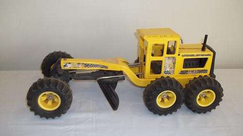 A SCARCE LARGE TONKA ROAD GRADER - AWESOME AND COLLECTABLE!!! GOOD CONDITION FOR THE AGE...