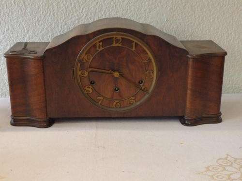 A SPECTACULAR VINTAGE MANTLE CLOCK WITH AN AMAZING CHIME ON THE QUARTER, HALF AND HOUR