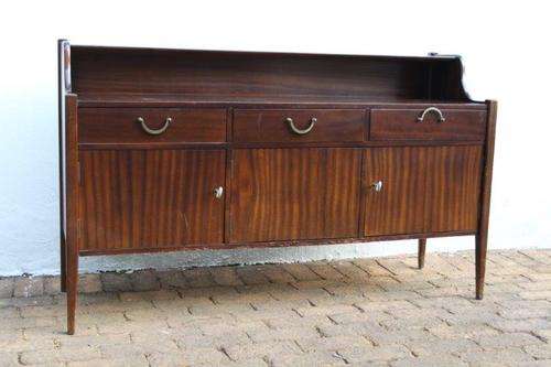 A REALLY NICE "RETRO" SIDE SERVER FROM THE 1970's WITH AMPLE PACKING SPACE AND A CUTLERY DRAW!!!