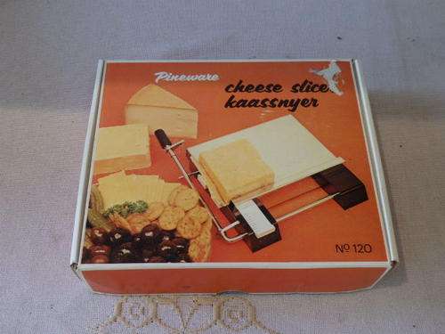 AN AMAZING VINTAGE PINEWARE No. 120 CHEESE SLICER IN IT'S ORIGINAL BOX WITH SPARE SLICER CORD