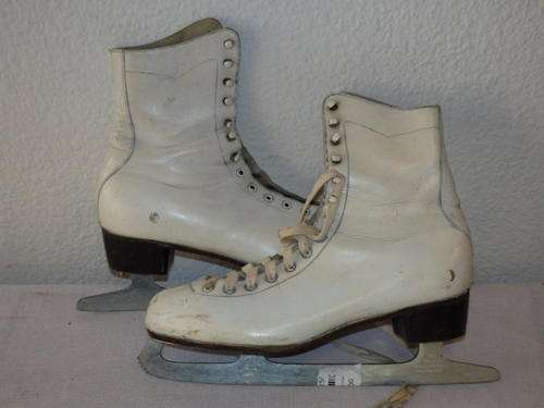 Other Sport Leisure AN AWESOME PAIR OF ADIDAS RIA SIZE 8 LADIES ICE SKATES WITH GERMAN MADE HUDORA STEEL BLADES was sold for 36.00 on 14 Nov at 17 46 by Lifespace in Johannesburg ID 118427014