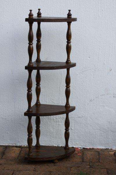 A STUNNING VINTAGE 'WHATNOT' SHELF IN GREAT CONDITION!!! VERY NICE TO DISPLAY COLLECTABLES...