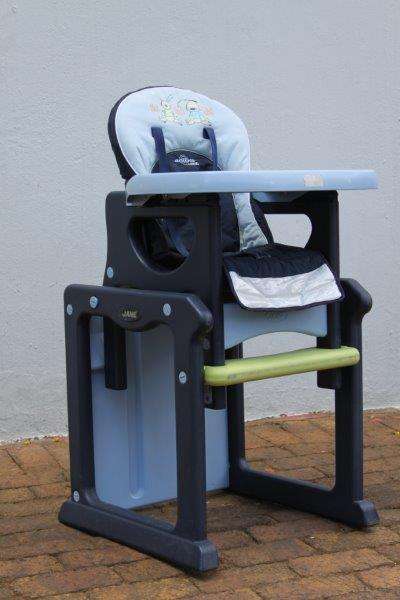 AN AWESOME ACTIVE JANE BABY FEEDING CHAIR IN EXCELLENT CONDITION CAN BE CONVERTED TO TABLE CHAIR