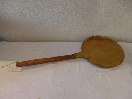 A MAGNIFICENT VINTAGE VERY LARGE SOLID BRASS COAL/ FIREPLACE SPADE WITH WOODEN HANDLE