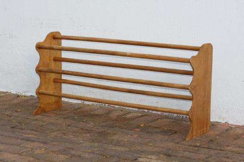 A REALLY NICE VINTAGE SHOE STAND IN GOOD CONDITION!!! PERFECT IF YOU HAVE LIMITED SPACE FOR SHOES...