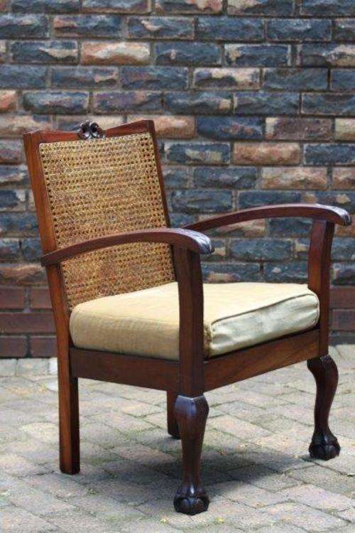 A STUNNING ANTIQUE BALL & CLAW CHAIR IN GREAT CONDITION FOR THE AGE!!! THIS IS AN AWESOME CHAIR...