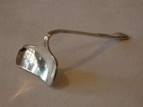 A VERY UNUSUAL AND RARE VINTAGE ENGLISH MADE EPNS SILVER PLATED "BABY FOOD" FOOD PUSHER