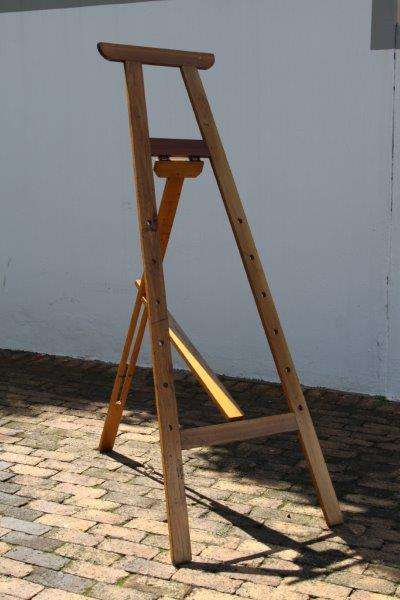 AN AWESOME LARGE VINTAGE ARTIST OR DISPLAY EASEL IN EXCELLENT CONDITION!!!
