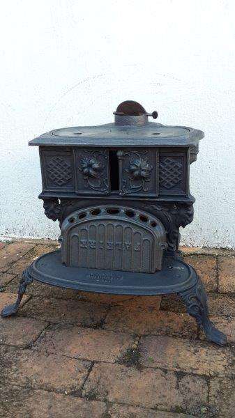 A STUNNING 'QUEEN ANNE' FALKIRK CAST IRON 2 PLATE COAL / WOOD STOVE - ABSOLUTELY STUNNING!!!