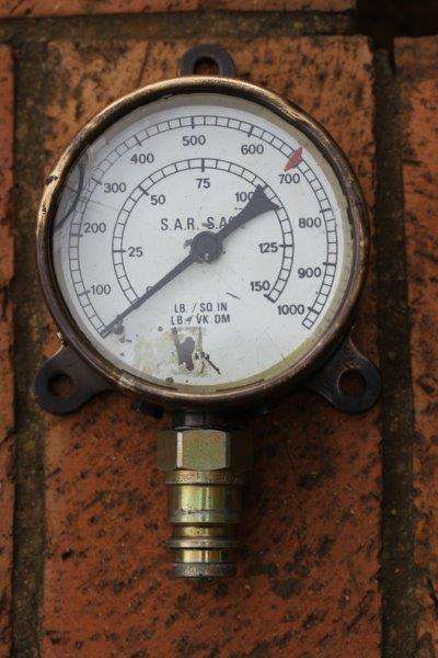 A SCARCE SOLID BRASS SOUTH AFRICAN RAILWAYS (SAR/SAS) RAILWAY PRESSURE GAUGE! THIS IS AWESOME WOW!!!