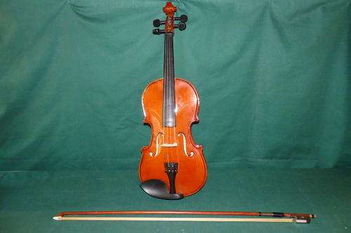 String A MAGNIFICENT ORIGINAL ANTONIO GIULIANI MODEL SV 1 SIZE 3 4 VIOLIN WITH A BOW IN A CARRY CASE was sold for 640.00 on 13 Feb at 15 02 by Lifespace in Johannesburg ID 133044551